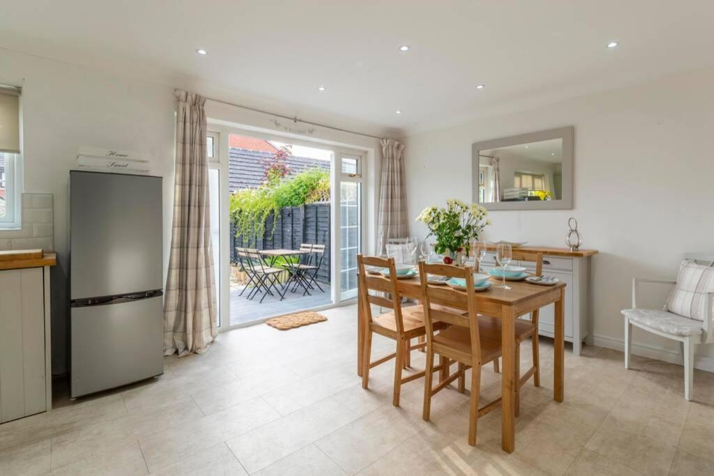 A Cheerful Three Bedroom House In Leafy Lythamリザム・セント・アンズ エクステリア 写真